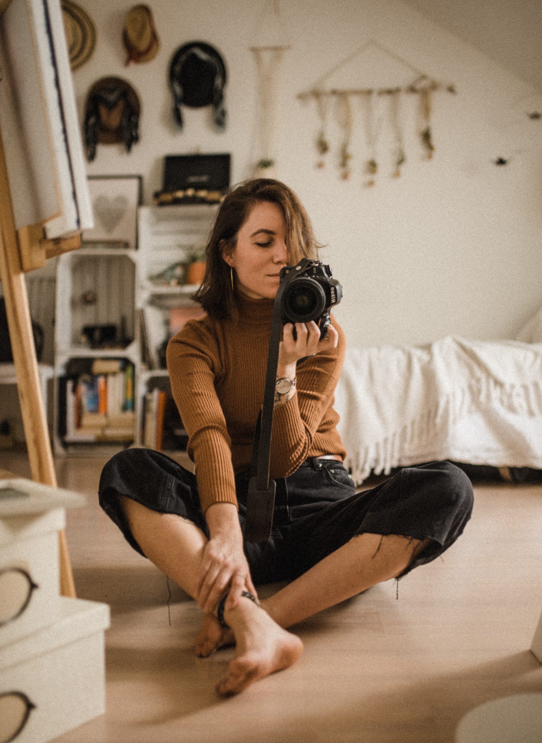 kinga cichewicz HHw9lc0ogIs unsplash scaled - Making An Instagram Worthy Corner In Your Room